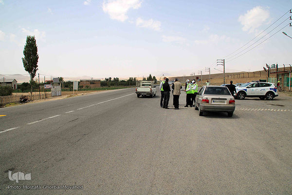 اعمال محدودیت‌های کرونایی در محورهای مواصلاتی شهرستان اهر، توسط پلیس راهور
