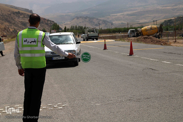 اعمال محدودیت‌های کرونایی در محورهای مواصلاتی شهرستان اهر، توسط پلیس راهور
