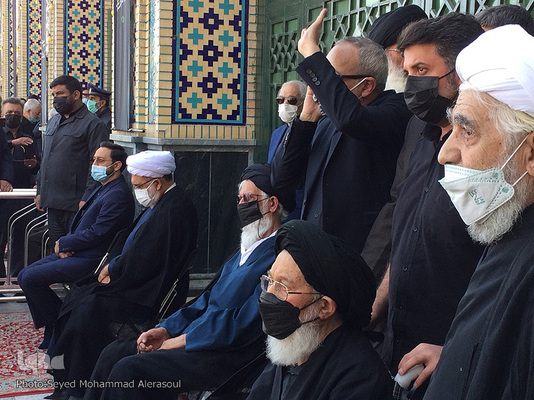 مراسم تشییع پیکر علامه محمدرضا حکیمی در حرم مطهر رضوی