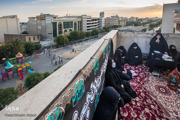 طیبه لشکری شفای خود را از حضرت عباس گرفته است او ۱۸سال است که در خانه خود مراسم عزاداری و مولودی در اعیاد مختلف برگزار می‌کند.