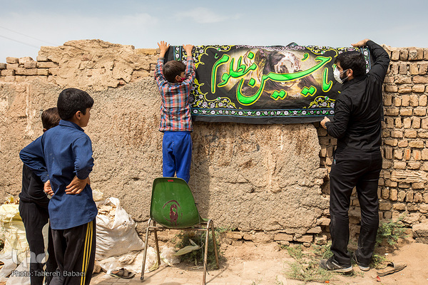 گروه جهادی فرات که متشکل از جمعی از فارغ‌التحصیلان دانشگاه علم و صنعت هستند، چندسالی است که در حاشیه های تهران کمک های خیرخواهانه و فرهنگی می کنند، 
