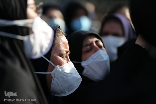 تشییع پیکر مطهره مدافع سلامت شهیده «زهرا ترابی» در شیراز