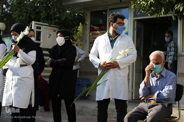 تشییع پیکر مطهره مدافع سلامت شهیده «زهرا ترابی» در شیراز