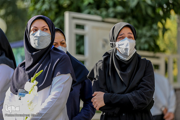 تشییع پیکر مطهره مدافع سلامت شهیده «زهرا ترابی» در شیراز