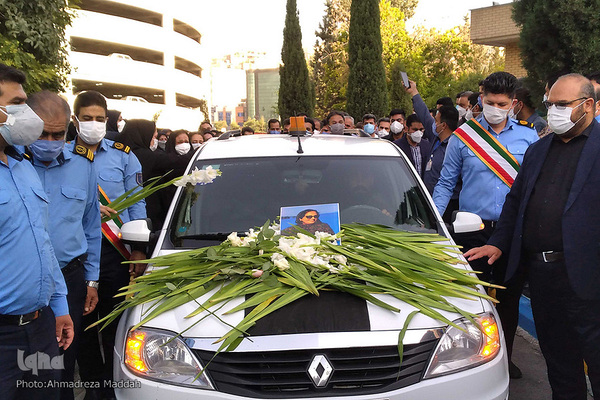 تشییع پیکر مطهره مدافع سلامت شهیده «زهرا ترابی» در شیراز