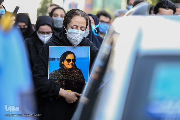 تشییع پیکر مطهره مدافع سلامت شهیده «زهرا ترابی» در شیراز