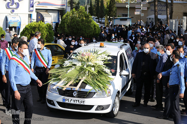 تشییع پیکر مطهره مدافع سلامت شهیده «زهرا ترابی» در شیراز