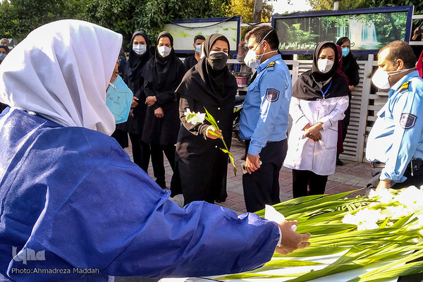 تشییع پیکر مطهره مدافع سلامت شهیده «زهرا ترابی» در شیراز