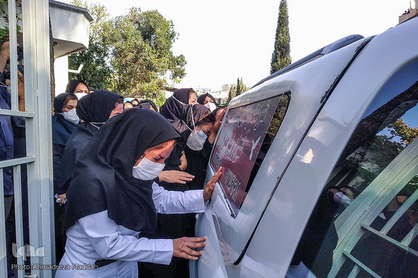 تشییع پیکر مطهره مدافع سلامت شهیده «زهرا ترابی» در شیراز