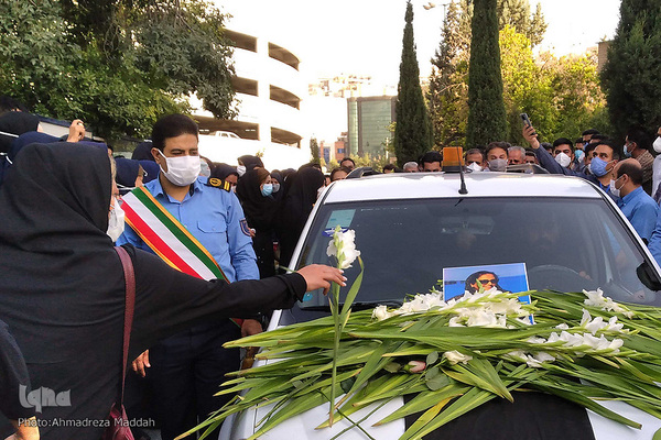 تشییع پیکر مطهره مدافع سلامت شهیده «زهرا ترابی» در شیراز