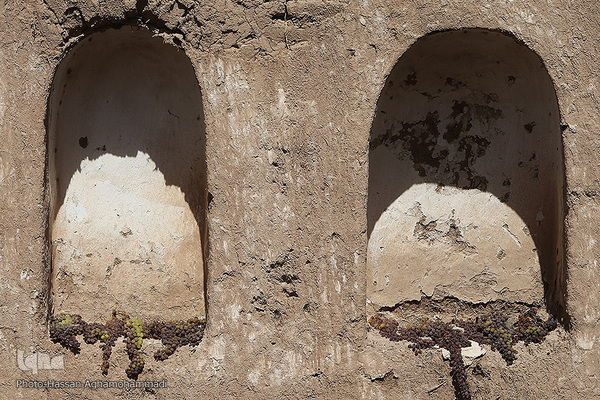 فرآوری سنتی محصول انگور به کشمش در روستای جرندق تاکستان 