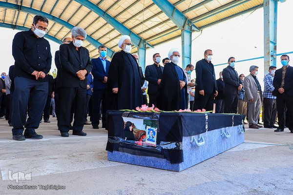 مراسم تشییع پیکر مادر شهید شهریاری، از دانشمندان شهید هسته ای در بهشت زهرا زنجان 