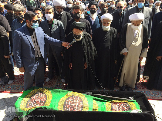 مراسم تشییع پیکر علامه محمدرضا حکیمی در آستان مقدس رضوی