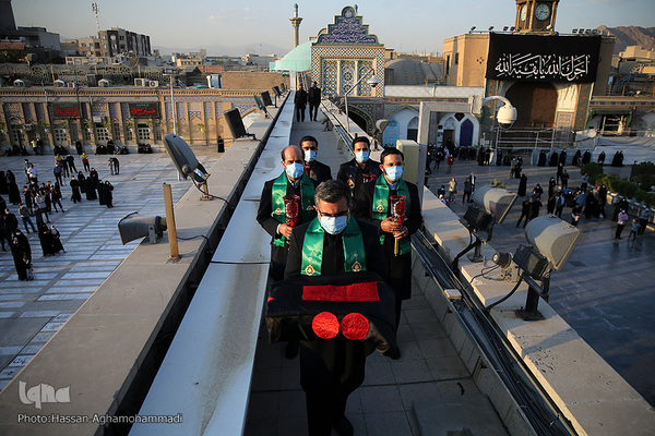 مراسم برافراشته شدن پرچم عزای حسینی آستان سیدالکریم(ع)