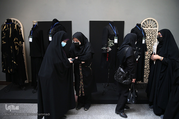 ششمین نمایشگاه لباس عاشورایی در فرهنگستان هنر