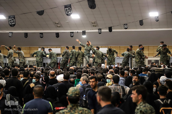 ازدحام زائرین اربعین در پشت مرز بسته شلمچه