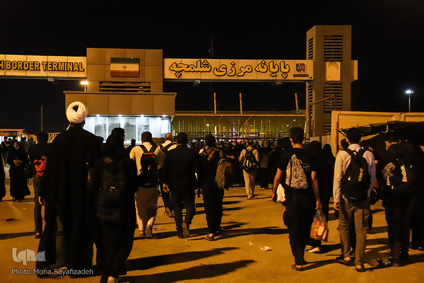 ازدحام زائرین اربعین در پشت مرز بسته شلمچه