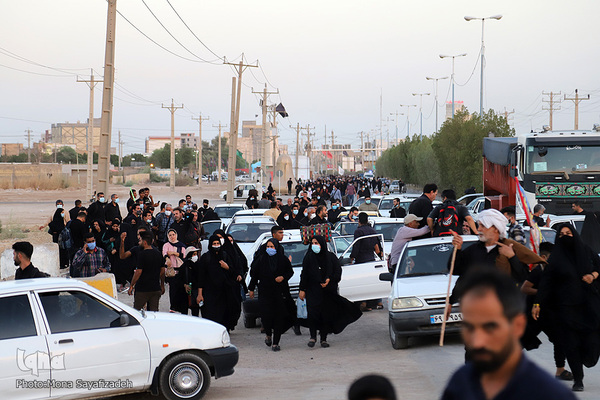 ازدحام زائرین اربعین در پشت مرز بسته شلمچه