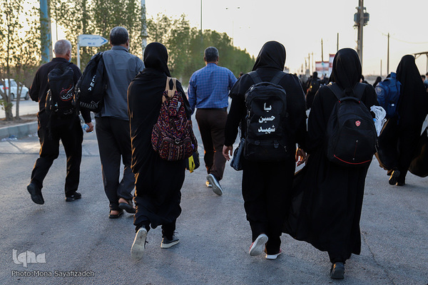 ازدحام زائرین اربعین در پشت مرز بسته شلمچه