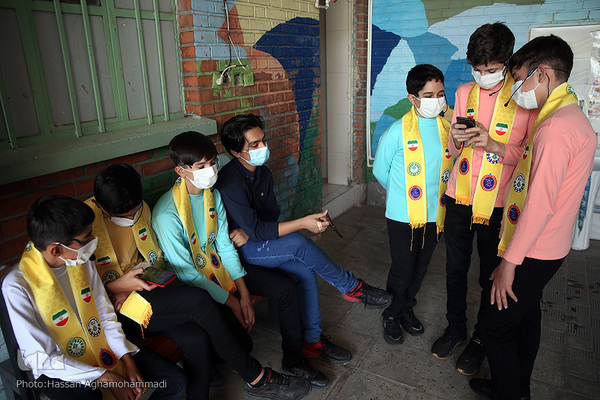 مراسم نمادین نواختن زنگ «شور عاطفه ها» در دبیرستان دخترانه شهید «محمدباقر صدر» منطقه ۱۱آموزش و پرورش تهران