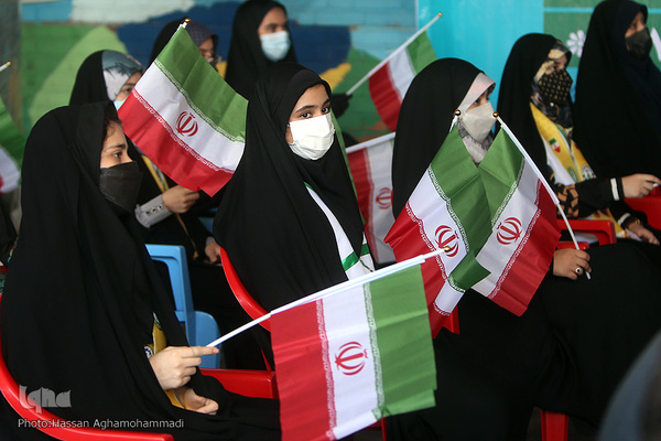 مراسم نمادین نواختن زنگ «شور عاطفه ها» در دبیرستان دخترانه شهید «محمدباقر صدر» منطقه ۱۱آموزش و پرورش تهران