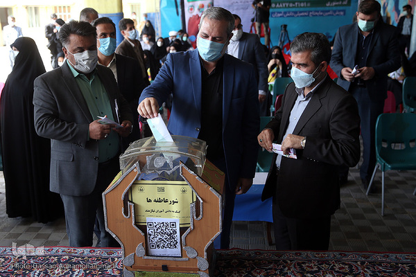 مراسم نمادین نواختن زنگ «شور عاطفه ها» در دبیرستان دخترانه شهید «محمدباقر صدر» منطقه ۱۱آموزش و پرورش تهران