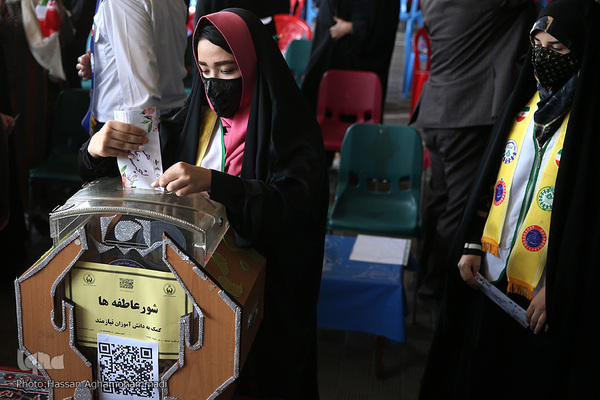 مراسم نمادین نواختن زنگ «شور عاطفه ها» در دبیرستان دخترانه شهید «محمدباقر صدر» منطقه ۱۱آموزش و پرورش تهران