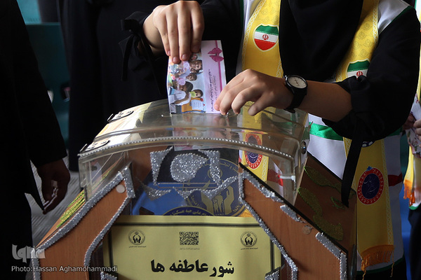 مراسم نمادین نواختن زنگ «شور عاطفه ها» در دبیرستان دخترانه شهید «محمدباقر صدر» منطقه ۱۱آموزش و پرورش تهران