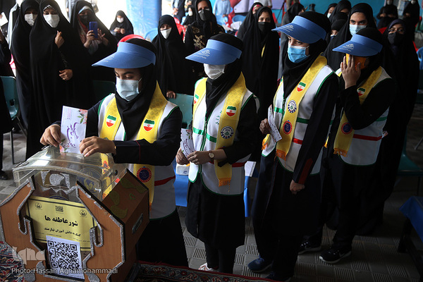 مراسم نمادین نواختن زنگ «شور عاطفه ها» در دبیرستان دخترانه شهید «محمدباقر صدر» منطقه ۱۱آموزش و پرورش تهران