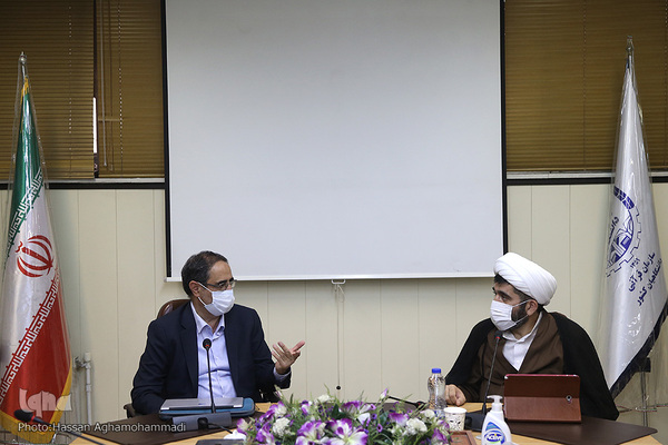 حجت‌الاسلام داود رزمی وطن‌خواه، عضو دفتر استفتائات مقام معظم رهبری و سیدحسن امامی رضوی، دبیر شورای عالی برنامه‌ریزی وزارت بهداشت،درمان و آموزش پزشکی 