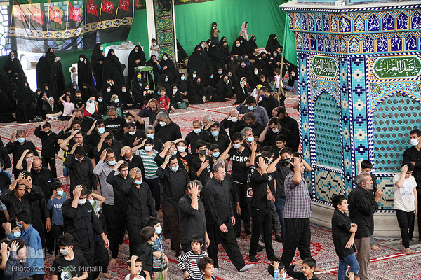 مراسم عزاداری سنتی ونخل گردانی در حسینه قائم آل محمد(عج) روستای خویدک یزد، در سالروز رحلت پیامبر گرامی اسلام(ص) و شهادت امام حسن مجتبی(ع)