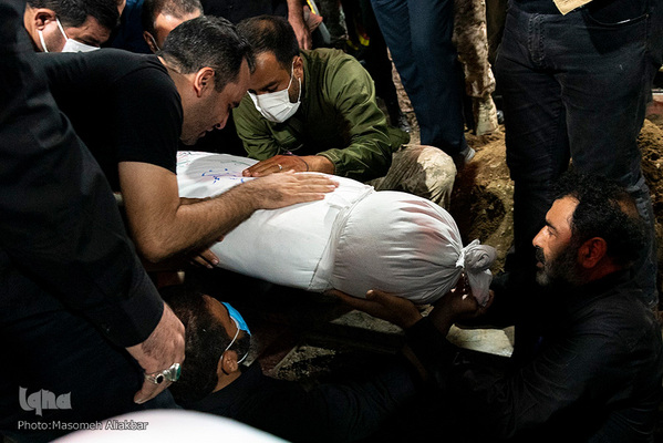 مراسم تشییع پیکر پاک شهید مدافع حرم «هادی شریفی» در بقعه امامزاده ابراهیم ملارد