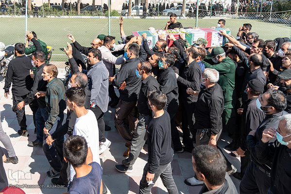 مراسم تشییع پیکر پاک شهید مدافع حرم «هادی شریفی» در بقعه امامزاده ابراهیم ملارد