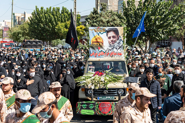 مراسم تشییع پیکر پاک شهید مدافع حرم «هادی شریفی» در بقعه امامزاده ابراهیم ملارد