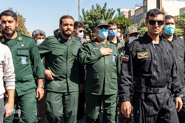 مراسم تشییع پیکر پاک شهید مدافع حرم «هادی شریفی» در بقعه امامزاده ابراهیم ملارد