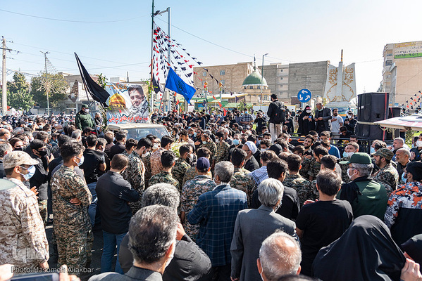 مراسم تشییع پیکر پاک شهید مدافع حرم «هادی شریفی» در بقعه امامزاده ابراهیم ملارد