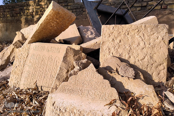 تخریب سنگ قبرهای تاریخی قبرستان دارالسلام شیراز