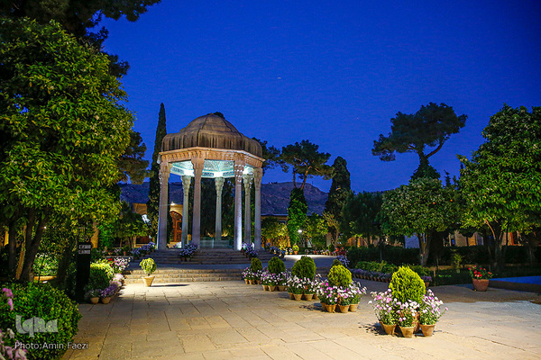 سر ارادت ما به خواجه اهل راز