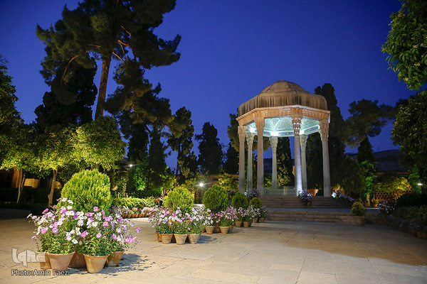 سر ارادت ما به خواجه اهل راز