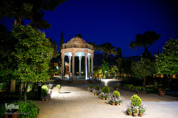 سر ارادت ما به خواجه اهل راز