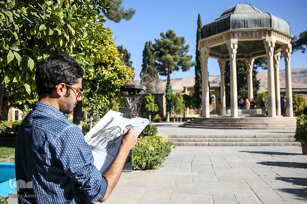 سر ارادت ما به خواجه اهل راز