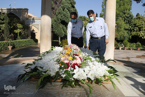 گلباران آرامگاه خواجه اهل راز در روز «حافظ»