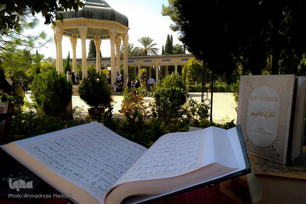 گلباران آرامگاه خواجه اهل راز در روز «حافظ»