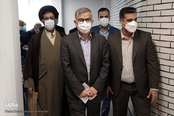 بازدید مجتبی عبداللهی، مدیر کل اوقاف و امور خیریه استان تهران از نمایشگاه دستاوردهای نهاد وقف