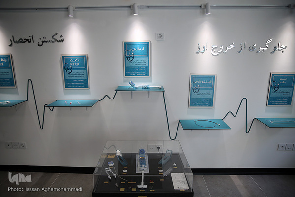 بازدید مجتبی عبداللهی، مدیر کل اوقاف و امور خیریه استان تهران از نمایشگاه دستاوردهای نهاد وقف