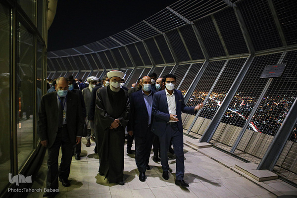 بازدید میهمانان کنفرانس وحدت اسلامی از برج میلاد