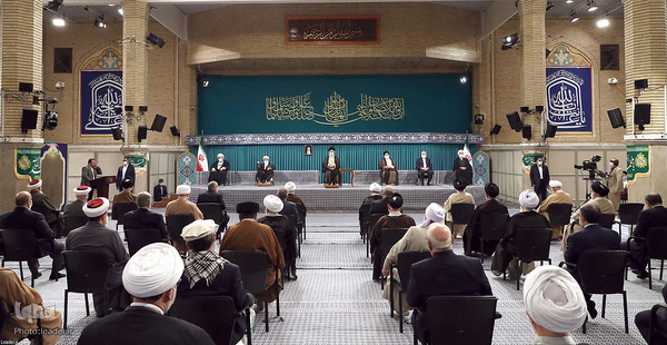 دیدار میهمانان کنفرانس وحدت اسلامى‌ و جمعی از مسئولان نظام با رهبر انقلاب