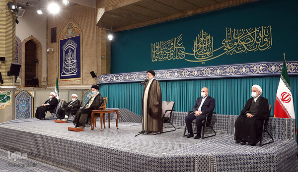 دیدار میهمانان کنفرانس وحدت اسلامى‌ و جمعی از مسئولان نظام با رهبر انقلاب