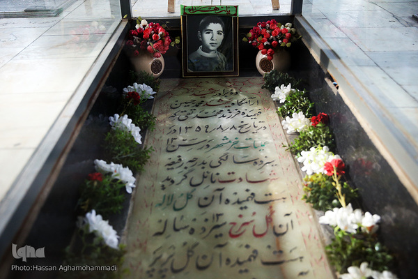 مزار شهید محمدحسین فهمیده در قطعه 24گلزار شهدای بهشت زهرا تهران