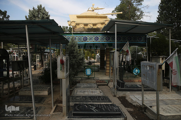 مزار شهید محمدحسین فهمیده در قطعه 24گلزار شهدای بهشت زهرا تهران